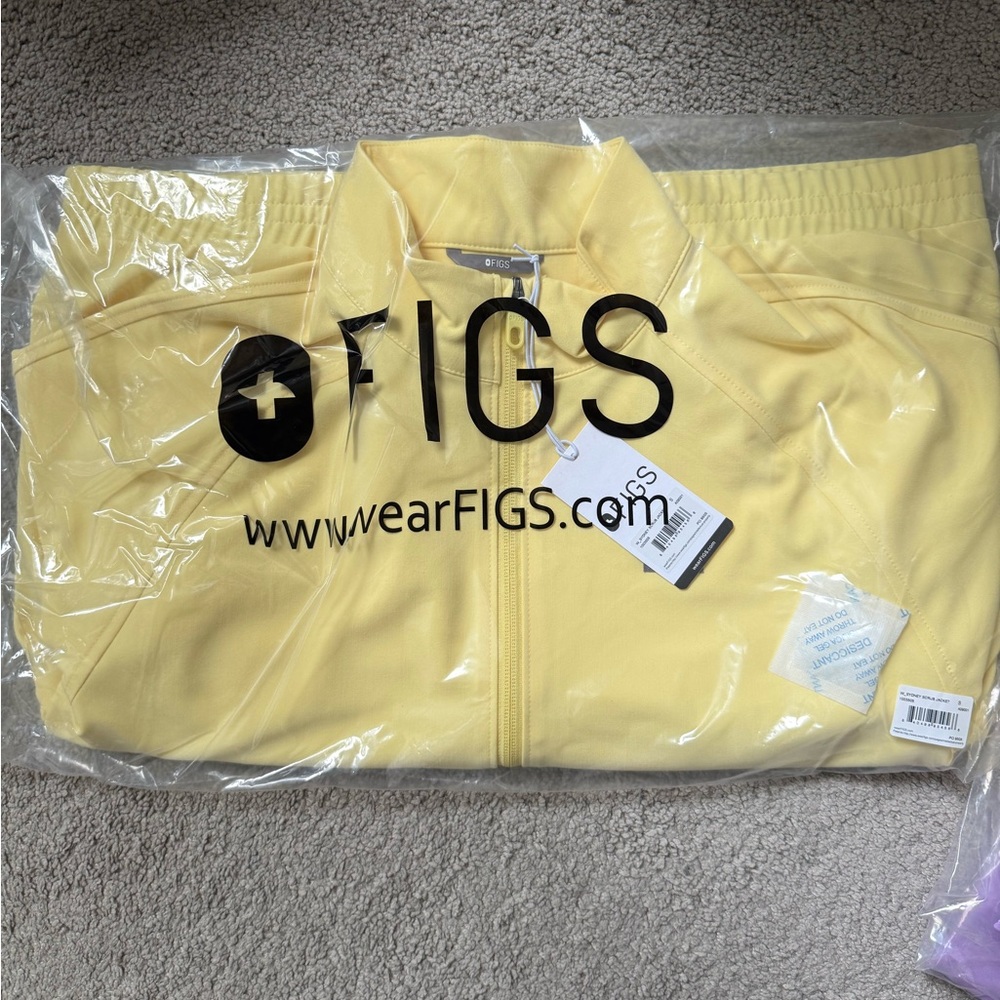 FIGS WOMENS SYDNEY SCRUB JACKET IN BUTTERED YELLOW SMALL